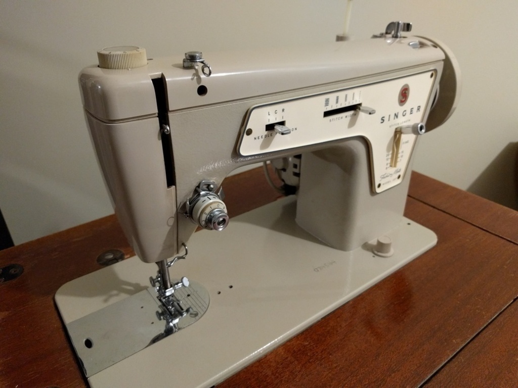 C Singer Fashion Mate Model Sewing Machine
