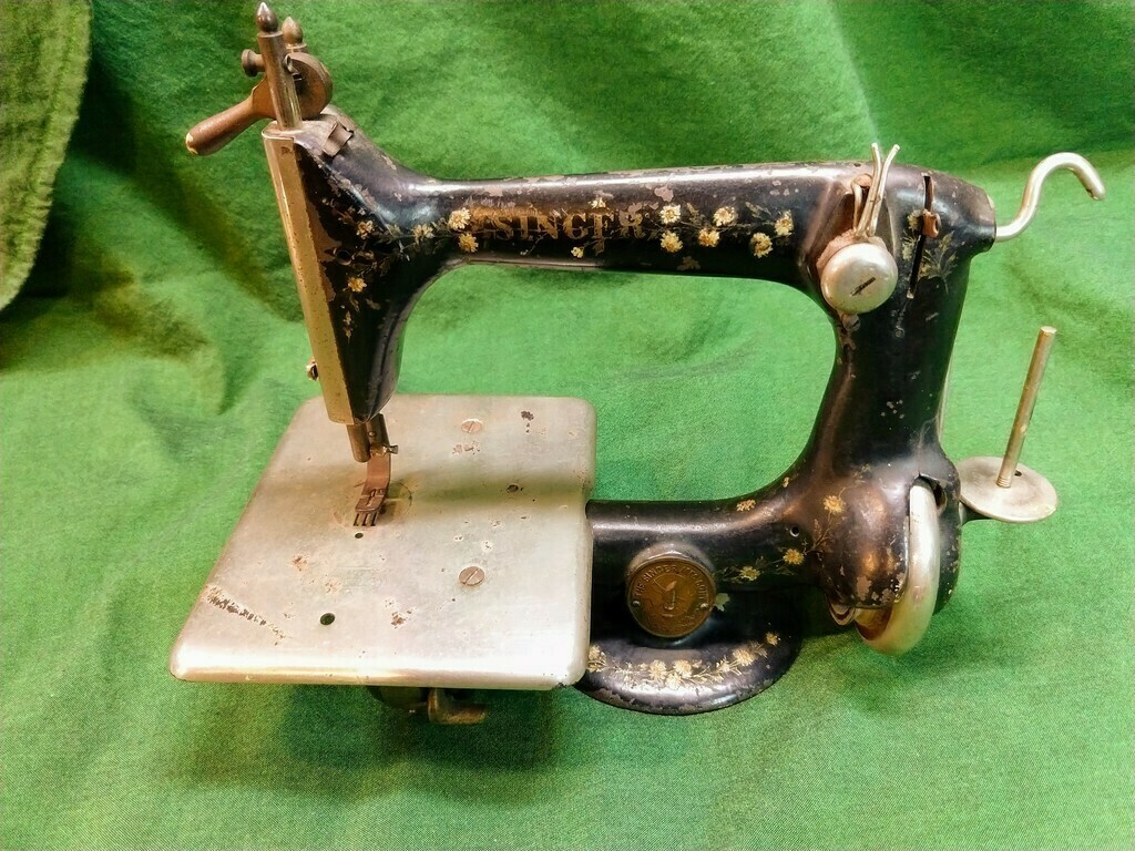  1887 Singer Automatic Chain Stitch Sewing Machine