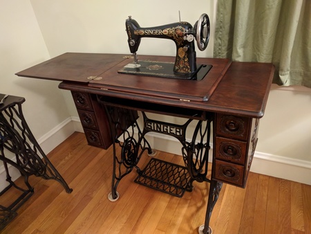 1916 Singer Model 66-1 Treadle sewing machine