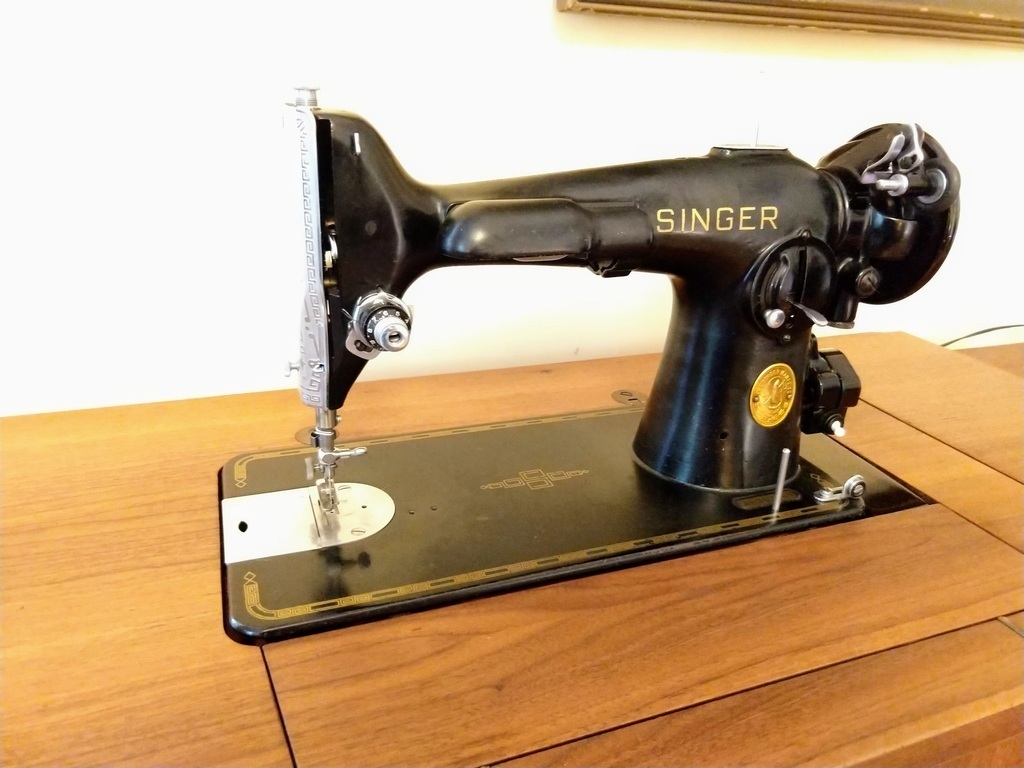  1947 Singer Model 201-2 Sewing Machine