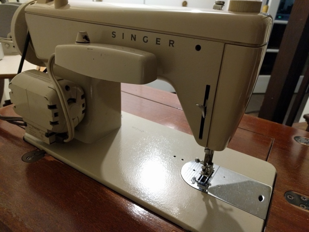  c.1969 Singer Fashion Mate Model 237 Sewing Machine
