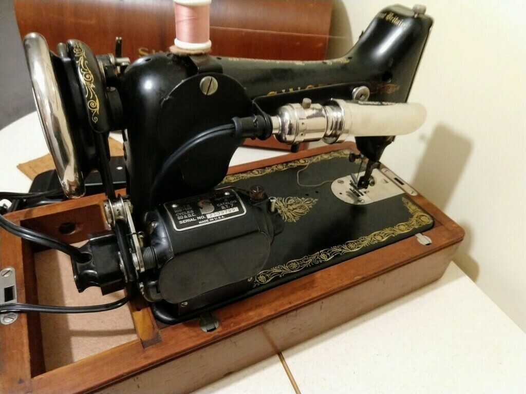 1922 Singer Model 99K-13, electric Sewing Machine