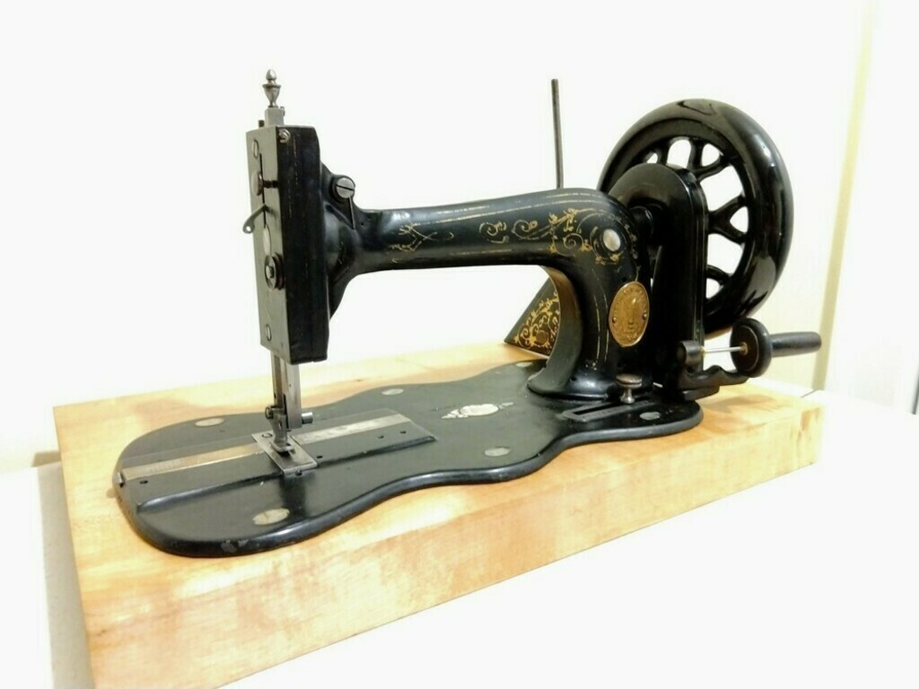  Custom Sewing Machine Display Bases