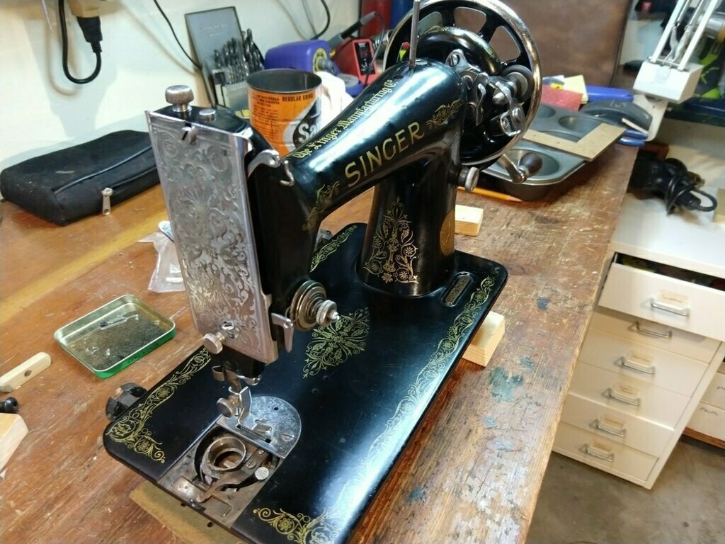  1941 Singer Model 99K Hand Crank Sewing Machine