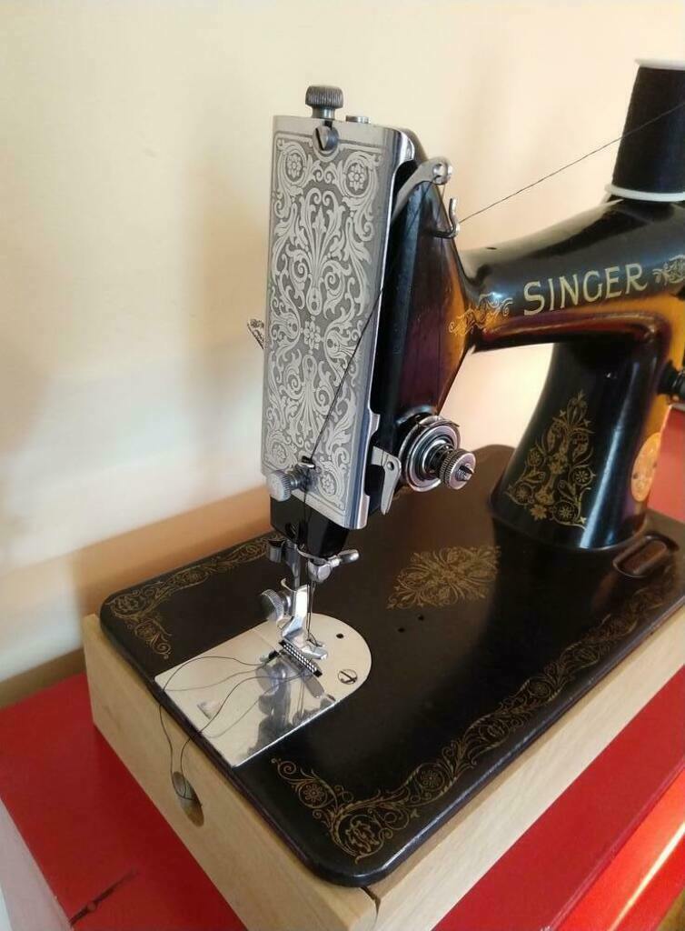  1941 Singer Model 99K Hand Crank Sewing Machine