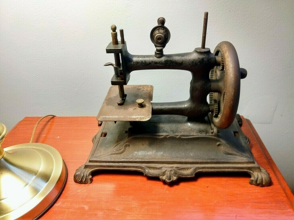  1920-1940 Müller Model 12C Toy Chain Stitch Sewing Machine