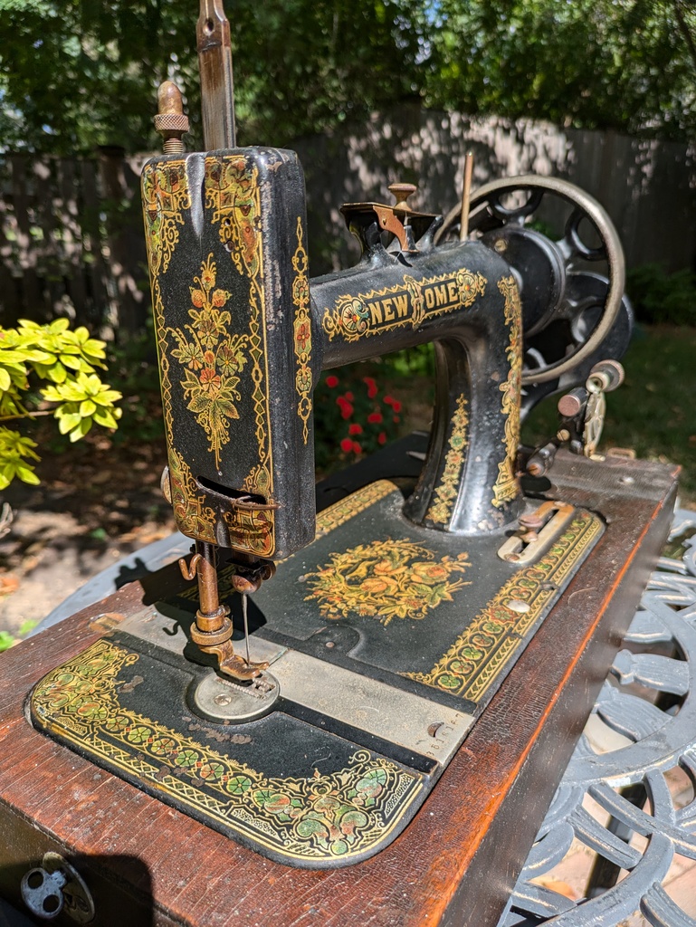  1914 New Home hand crank with floral decals Sewing Machine