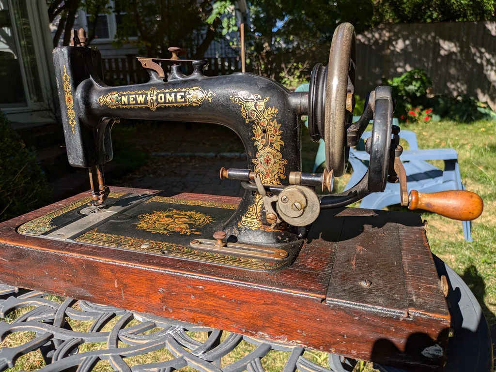  1914 New Home hand crank with floral decals Sewing Machine