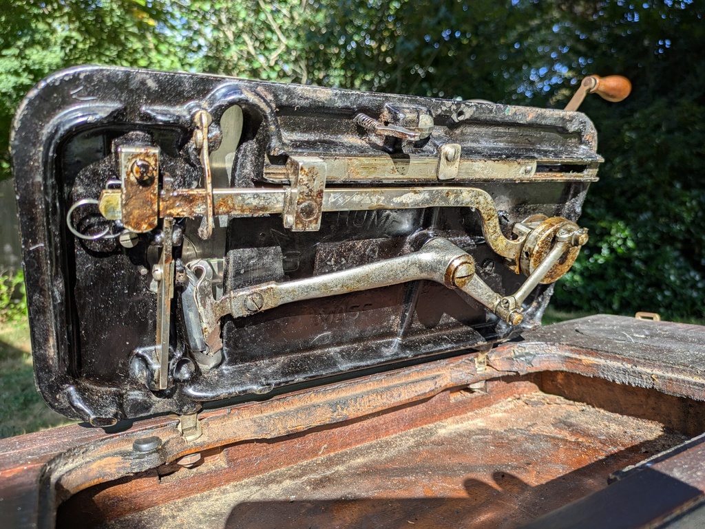  1914 New Home hand crank with floral decals Sewing Machine