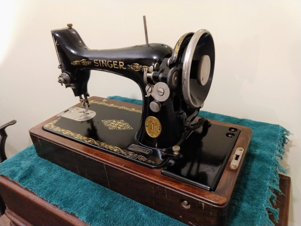  1925 Singer Model 99 Sewing Machine
