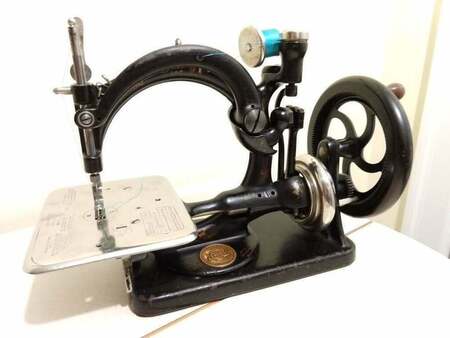 Hand Crank Industrial Patcher Sewing Machine-37